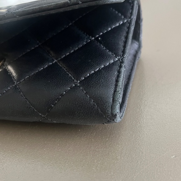 Michael Kors Quilted Black Wallet - Picture 2 of 15
